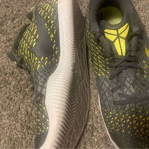 Nike Kobe Athletic Shoes Mens 9 Mamba Instinct Dust Anthracite Electro-Lime
